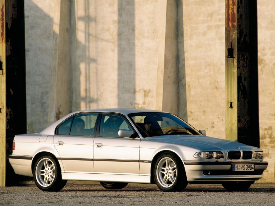  BMW 740d 1999 года  (фото 15 из 19)
